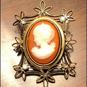 CAMEO BROOCH